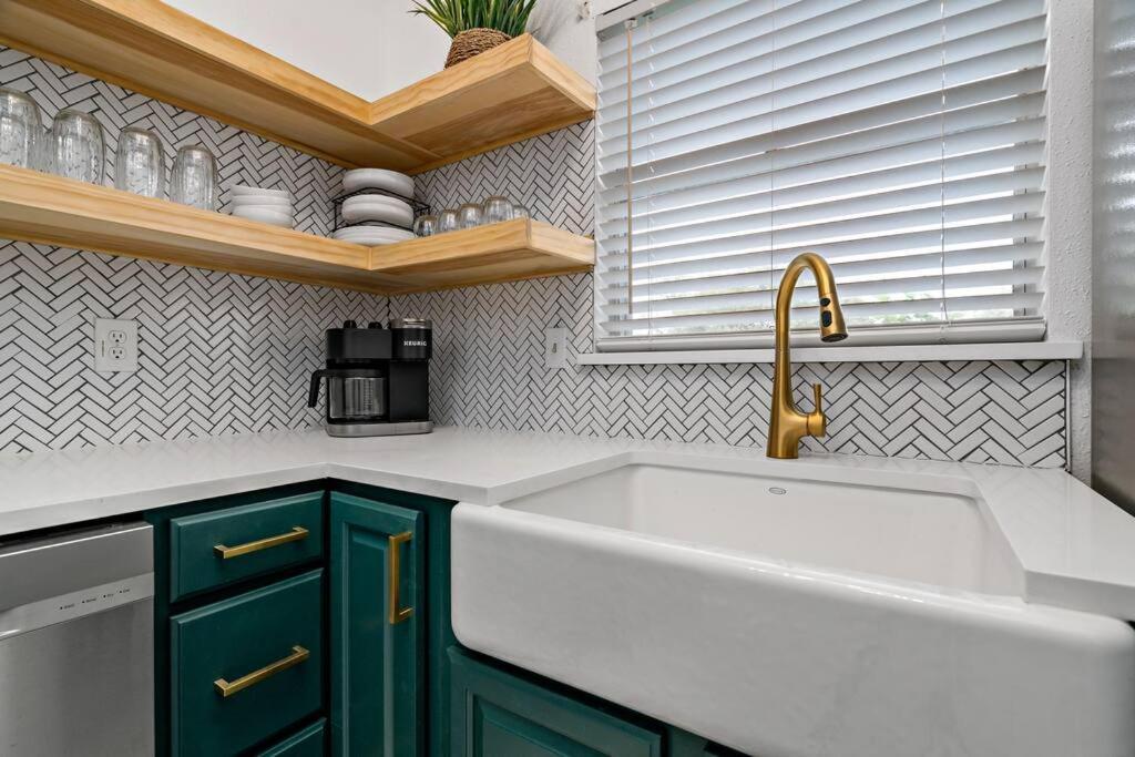 Airport Executive Home, 2 Bed 1 Bath San Antonio