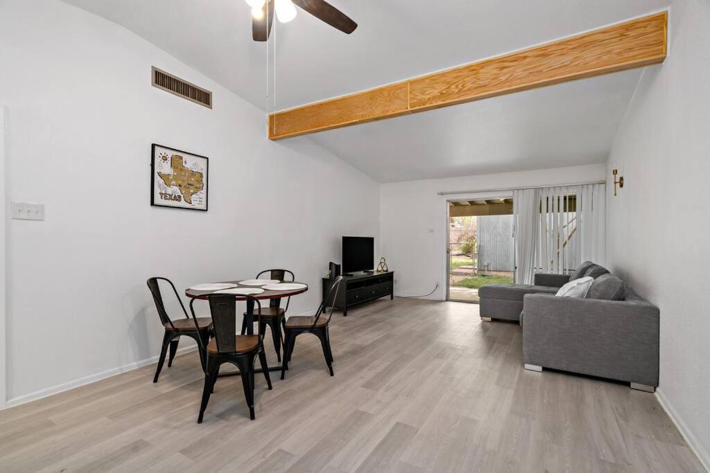 Airport Executive Home, 2 Bed 1 Bath Ferienhaus *