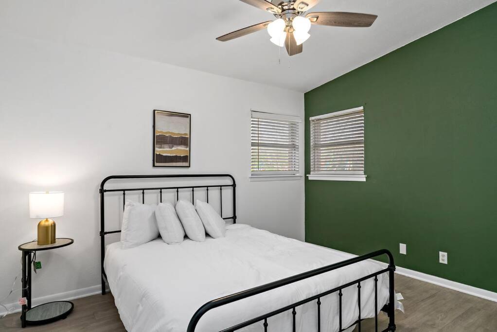 Ferienhaus Airport Executive Home, 2 Bed 1 Bath San Antonio