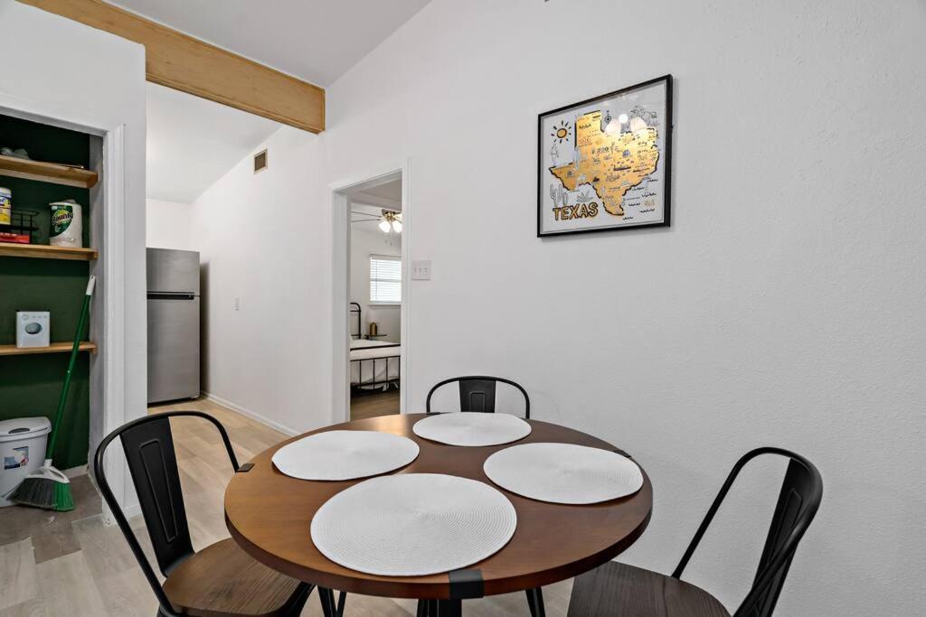 Airport Executive Home, 2 Bed 1 Bath Ferienhaus *