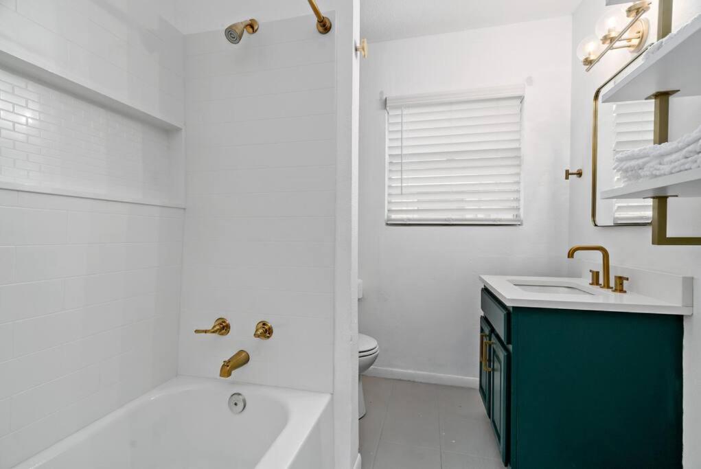 Airport Executive Home, 2 Bed 1 Bath San Antonio